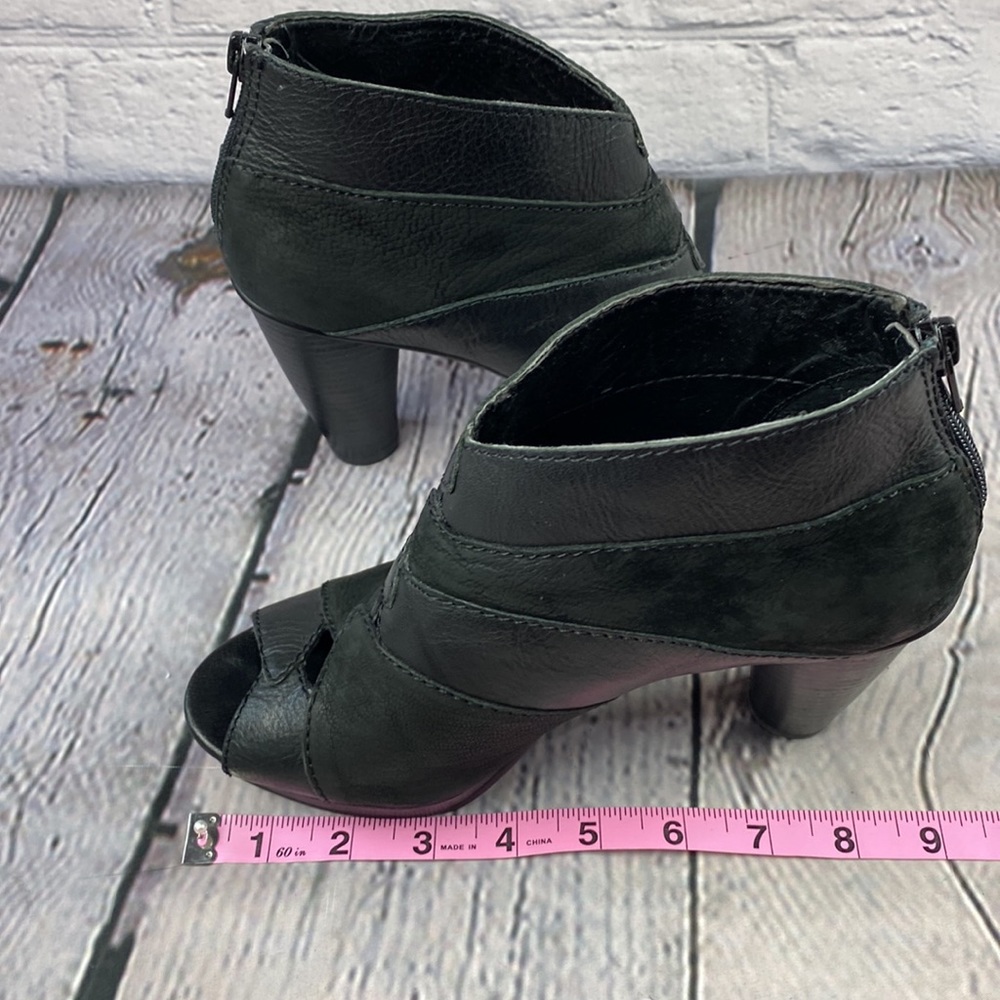 FOSSIL Black Leather & Suede Back Zip Up High Heels - Picture 7 of 17